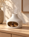Brûleur SANA blanc en céramique dans un intérieur chaleureux